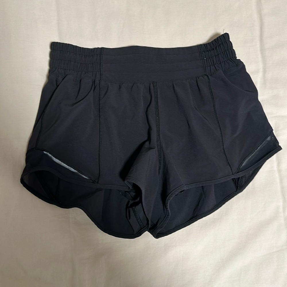 Black Lululemon Hotty Hot HIGH-Rise Lined Shorts 2.5”